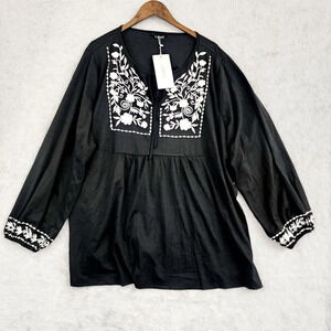 NWT BloomChic Black Embroidered Long Sleeve Top Size 22-24 24CT